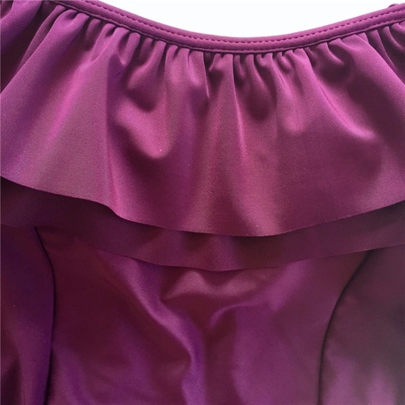 Cold Shoulder ♡ Ruffle Swimsuit - Picture 4 of 8